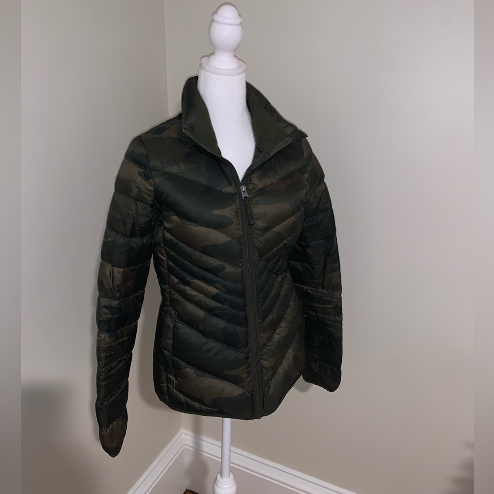 Abercrombie & Fitch camo puffer jacket womens size small